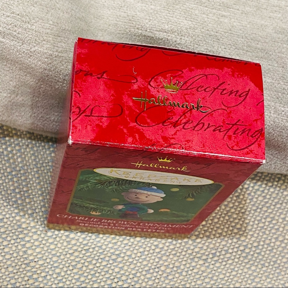 Charlie Brown PEANUTS Ornament Hallmark Keepsake Vintage Rare A Snoopy Christmas - Picture 8 of 8
